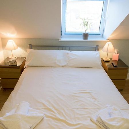 Leonardos Guest House Swansea Esterno foto