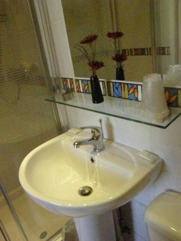 Leonardos Guest House Swansea Camera foto