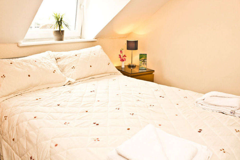 Leonardos Guest House Swansea Esterno foto
