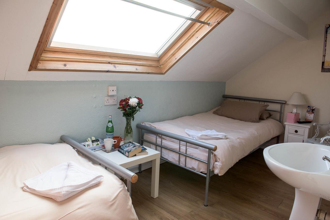 Leonardos Guest House Swansea Esterno foto