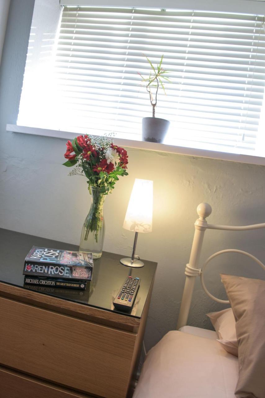 Leonardos Guest House Swansea Esterno foto