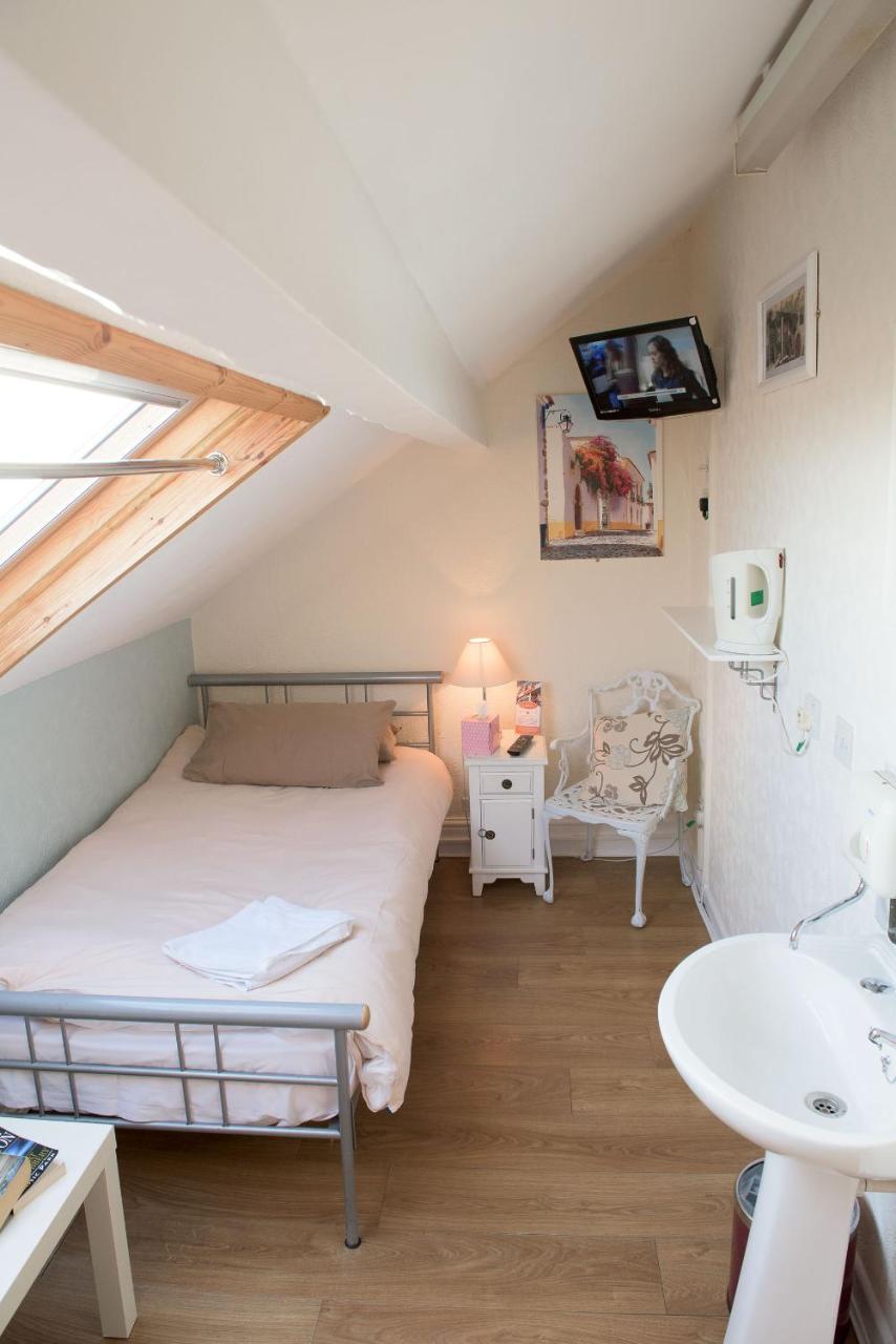 Leonardos Guest House Swansea Esterno foto