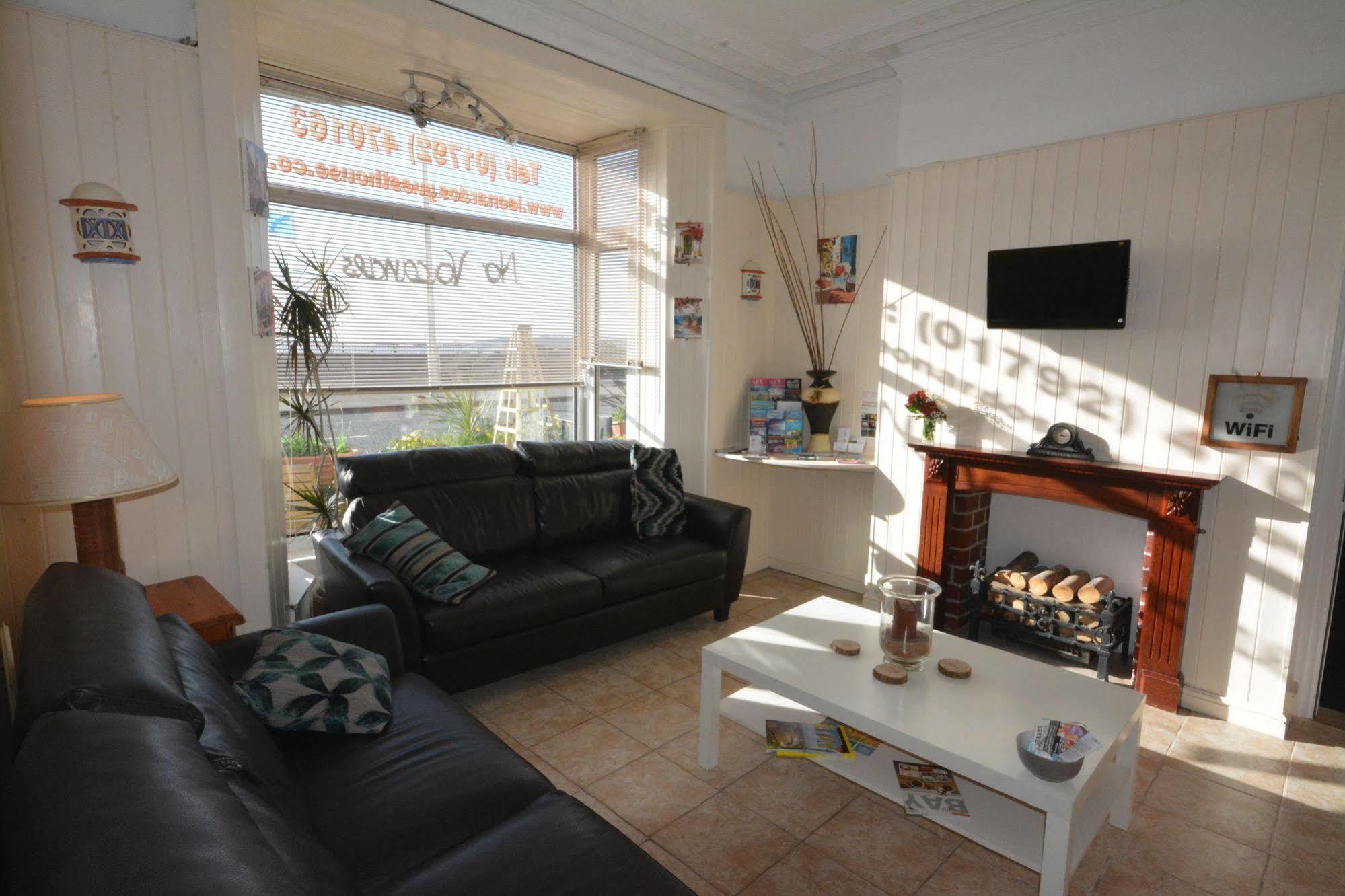 Leonardos Guest House Swansea Esterno foto