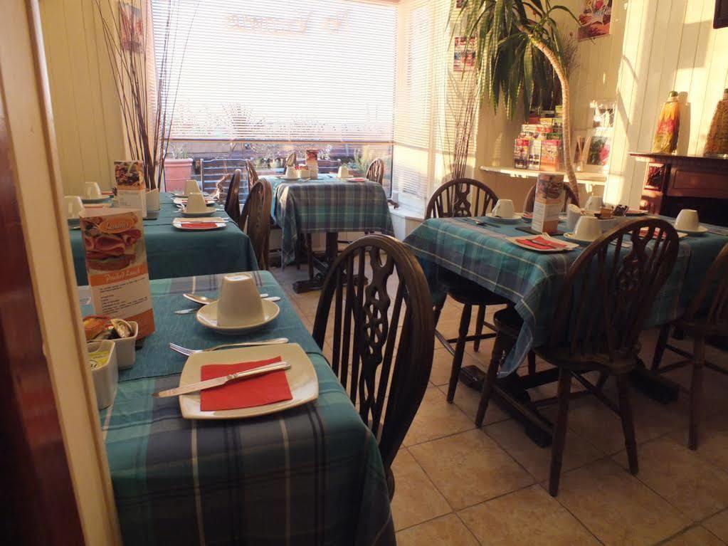 Leonardos Guest House Swansea Esterno foto