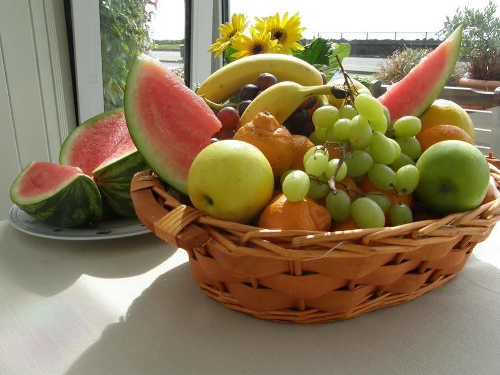 Leonardos Guest House Swansea Esterno foto