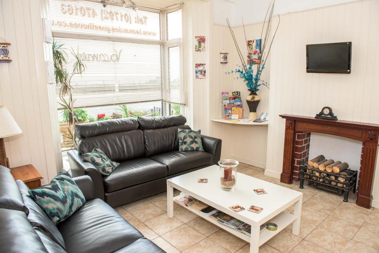Leonardos Guest House Swansea Esterno foto