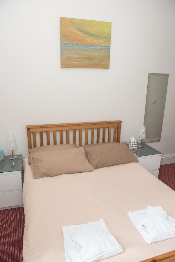 Leonardos Guest House Swansea Esterno foto